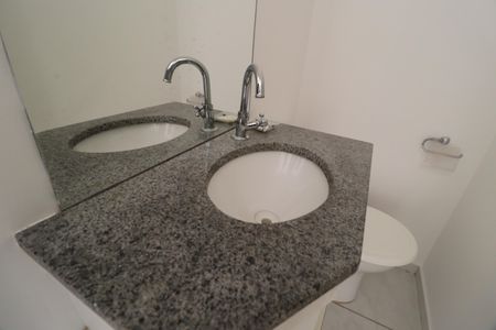 Lavabo de casa de condomínio para alugar com 3 quartos, 100m² em Morada da Colina, Uberlândia