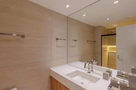 Banheiro de apartamento para alugar com 1 quarto, 60m² em Indianópolis, São Paulo