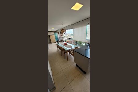 Apartamento para alugar com 149m², 3 quartos e 2 vagas Apartamento para alugar com 149m², 3 quartos e 2 vagasVaranda