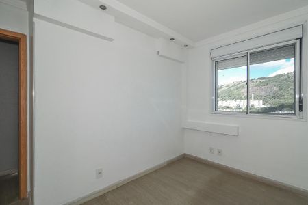 Quarto 2 de apartamento para alugar com 3 quartos, 68m² em Jardim Carvalho, Porto Alegre