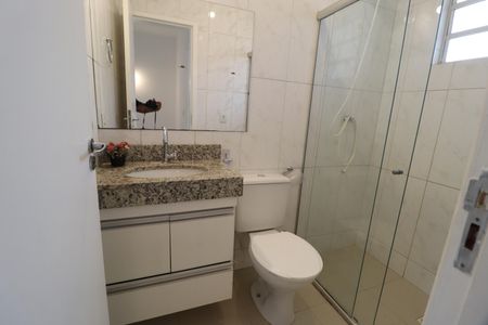 Casa de condomínio para alugar com 100m², 3 quartos e 2 vagasBanheiro Social