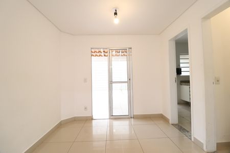 Casa de condomínio para alugar com 100m², 3 quartos e 2 vagasSala