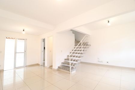 Casa de condomínio para alugar com 100m², 3 quartos e 2 vagasSala