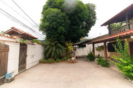 Casa para alugar com 200m², 5 quartos e 3 vagasÁrea externa