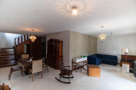 Sala de casa para alugar com 5 quartos, 200m² em Serra Grande, Niterói