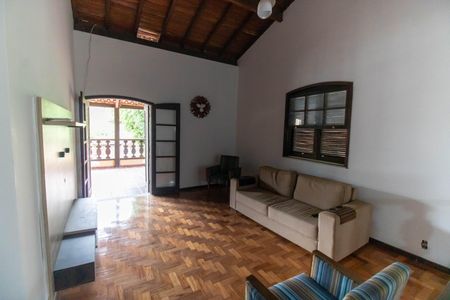Casa para alugar com 200m², 5 quartos e 3 vagasHall