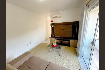 Sala de TV de apartamento para alugar com 2 quartos, 60m² em Forquilhinhas, São José