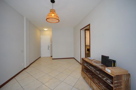 Sala de apartamento para alugar com 3 quartos, 74m² em Carvoeira, Florianópolis