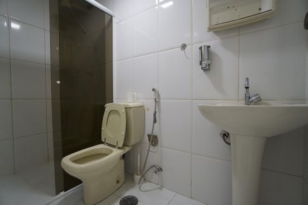 Banheiro de kitnet/studio para alugar com 1 quarto, 27m² em Jardim Paulista, São Paulo