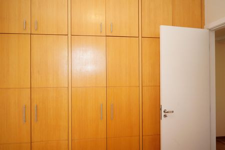 Apartamento à venda com 98m², 3 quartos e 2 vagasQuarto 2 - Armários
