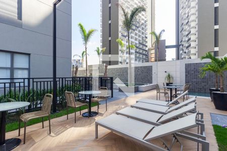 Apartamento para alugar com 156m², 4 quartos e 2 vagas Apartamento para alugar com 156m², 4 quartos e 2 vagasÁrea comum - Piscina