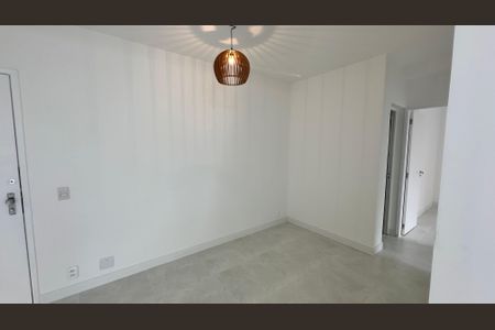 Sala de apartamento à venda com 2 quartos, 58m² em Barra da Tijuca, Rio de Janeiro