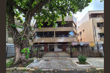 Apartamento à venda com 82m², 2 quartos e 1 vaga Apartamento à venda com 82m², 2 quartos e 1 vagaFachada