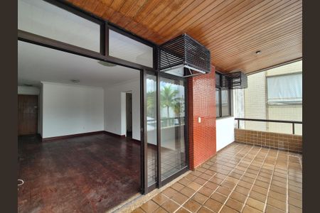 Apartamento à venda com 82m², 2 quartos e 1 vaga Apartamento à venda com 82m², 2 quartos e 1 vagaVaranda