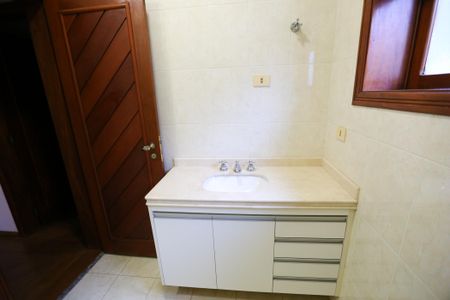 Casa para alugar com 580m², 4 quartos e 8 vagasBanheiro