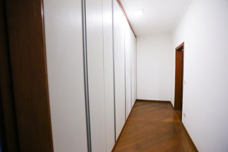 Casa para alugar com 580m², 4 quartos e 8 vagasCloset da suíte 2