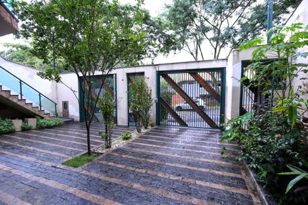 Casa para alugar com 580m², 4 quartos e 8 vagas Casa para alugar com 580m², 4 quartos e 8 vagasGaragem