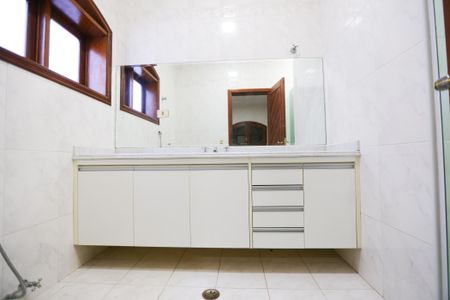 Casa para alugar com 580m², 4 quartos e 8 vagasBanheiro da Suíte 1