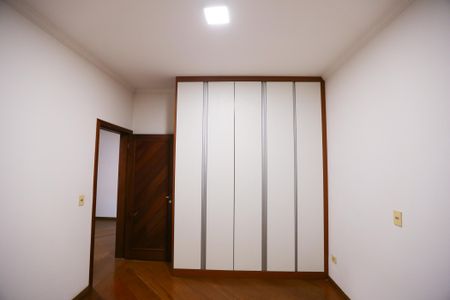 Casa para alugar com 580m², 4 quartos e 8 vagasQuarto 2