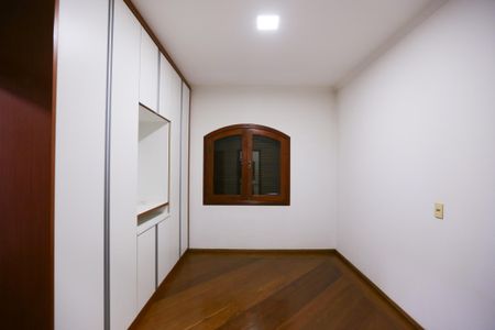 Casa para alugar com 580m², 4 quartos e 8 vagas Casa para alugar com 580m², 4 quartos e 8 vagasQuarto 1