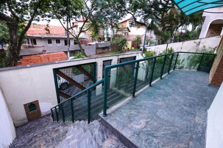 Casa para alugar com 580m², 4 quartos e 8 vagas Casa para alugar com 580m², 4 quartos e 8 vagasSacada