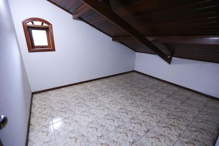 Casa para alugar com 580m², 4 quartos e 8 vagas Casa para alugar com 580m², 4 quartos e 8 vagasSótão 2