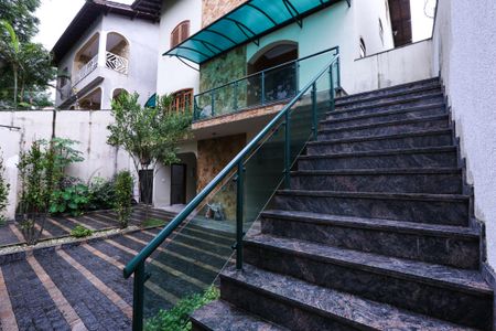 Casa para alugar com 580m², 4 quartos e 8 vagasEscada