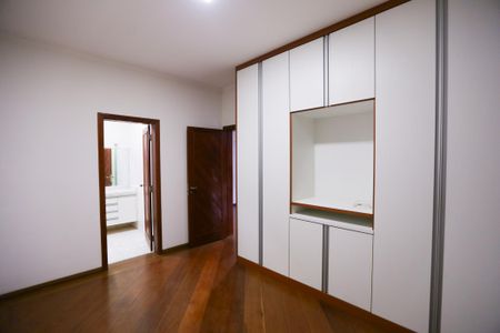 Casa para alugar com 580m², 4 quartos e 8 vagas Casa para alugar com 580m², 4 quartos e 8 vagasQuarto 1