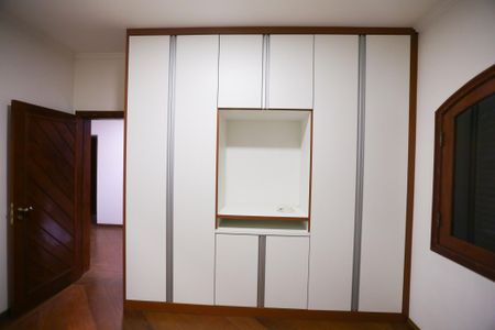 Casa para alugar com 580m², 4 quartos e 8 vagas Casa para alugar com 580m², 4 quartos e 8 vagasQuarto 1