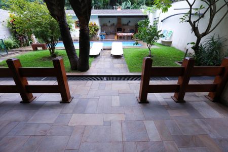 Casa para alugar com 580m², 4 quartos e 8 vagas Casa para alugar com 580m², 4 quartos e 8 vagasVista da Varanda