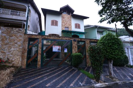 Casa para alugar com 580m², 4 quartos e 8 vagas Casa para alugar com 580m², 4 quartos e 8 vagasFachada