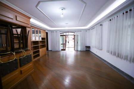 Casa para alugar com 580m², 4 quartos e 8 vagas Casa para alugar com 580m², 4 quartos e 8 vagasSala