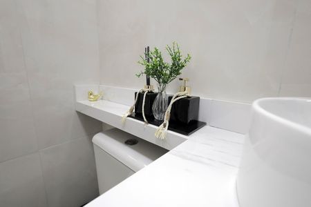 Apartamento à venda com 46m², 2 quartos e 1 vaga Apartamento à venda com 46m², 2 quartos e 1 vagaBanheiro