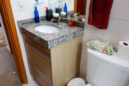 Apartamento à venda com 46m², 2 quartos e 1 vaga Apartamento à venda com 46m², 2 quartos e 1 vagaBanheiro
