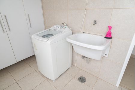 Apartamento para alugar com 130m², 3 quartos e 1 vagaÁrea de Serviço