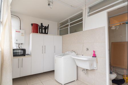 Apartamento para alugar com 130m², 3 quartos e 1 vagaÁrea de Serviço