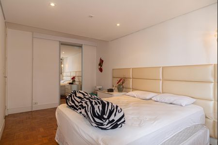 Apartamento para alugar com 130m², 3 quartos e 1 vagaSuíte