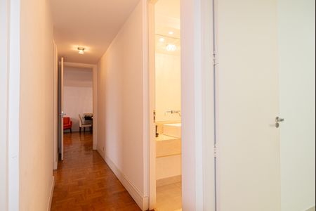 Apartamento para alugar com 130m², 3 quartos e 1 vagaCorredor dos Quartos