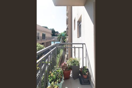 Sacada da sala de apartamento à venda com 3 quartos, 68m² em Tristeza, Porto Alegre