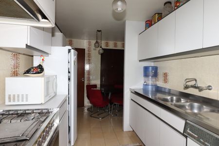 Apartamento à venda com 224m², 2 quartos e 2 vagasCozinha - Armários