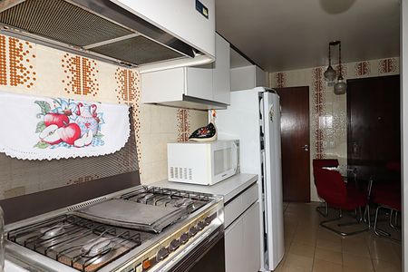 Apartamento à venda com 224m², 2 quartos e 2 vagasCozinha - Armários