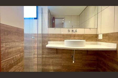 Apartamento para alugar com 50m², 1 quarto e 1 vaga Apartamento para alugar com 50m², 1 quarto e 1 vagaBanheiro da Suíte