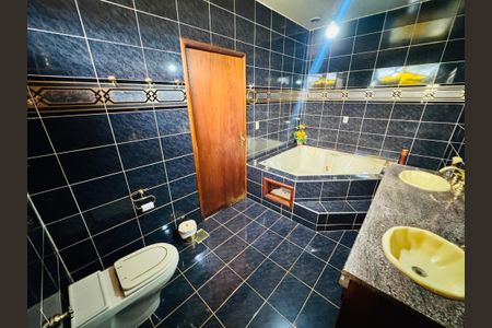 Casa para alugar com 2400m², 6 quartos e 4 vagasBanheiro