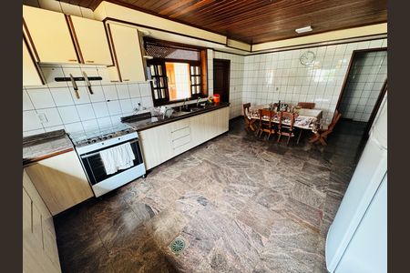 Casa para alugar com 2400m², 6 quartos e 4 vagasCozinha