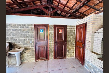 Casa para alugar com 2400m², 6 quartos e 4 vagasÁrea comum - Banheiros