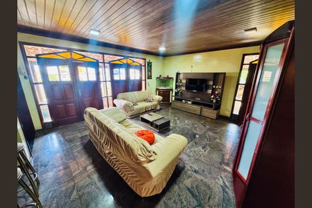 Casa para alugar com 2400m², 6 quartos e 4 vagasSala