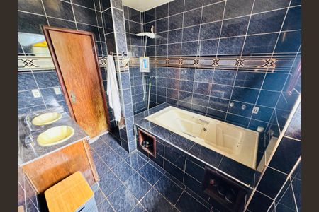 Casa para alugar com 2400m², 6 quartos e 4 vagasBanheiro