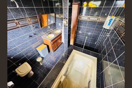 Casa para alugar com 2400m², 6 quartos e 4 vagasBanheiro