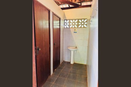 Casa para alugar com 2400m², 6 quartos e 4 vagasÁrea comum - Banheiros