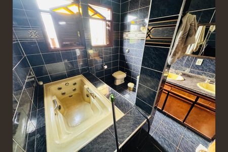 Casa para alugar com 2400m², 6 quartos e 4 vagasBanheiro